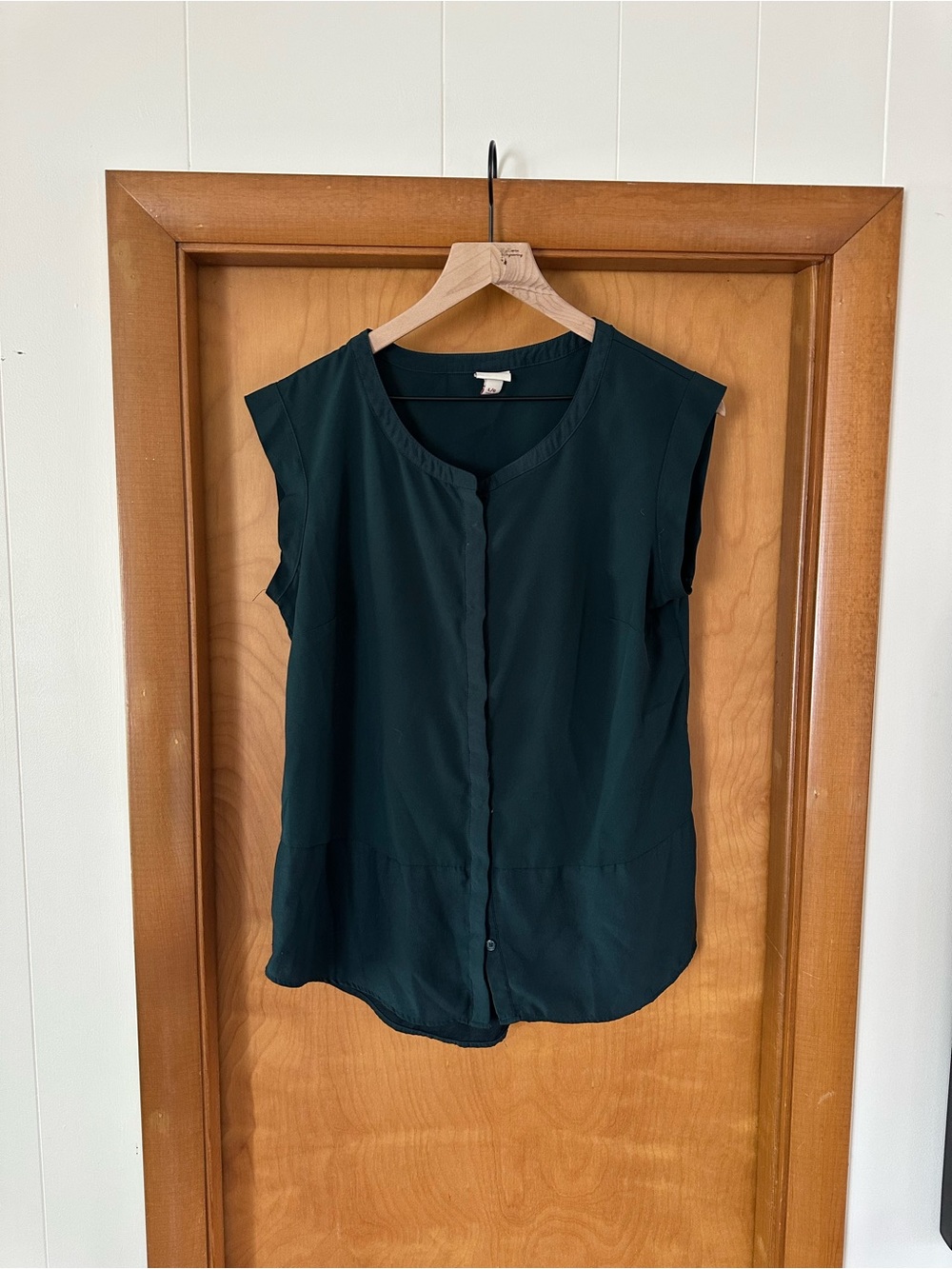 Sleeveless V-Neck Button-Front Top in Dark Teal
